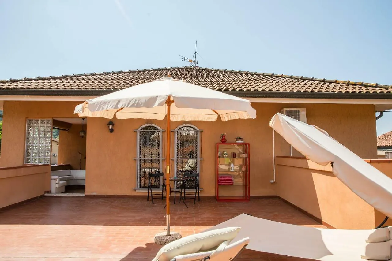 B&B Villa Anna Carrare 3*,