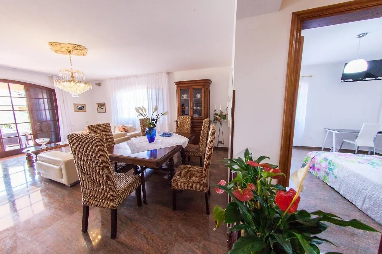 B&B Villa Anna Carrare