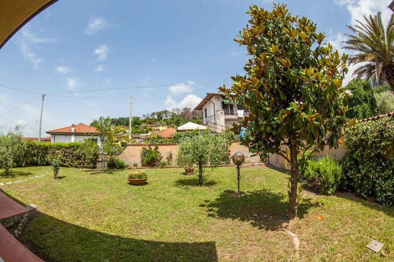 B&B Villa Anna Carrare