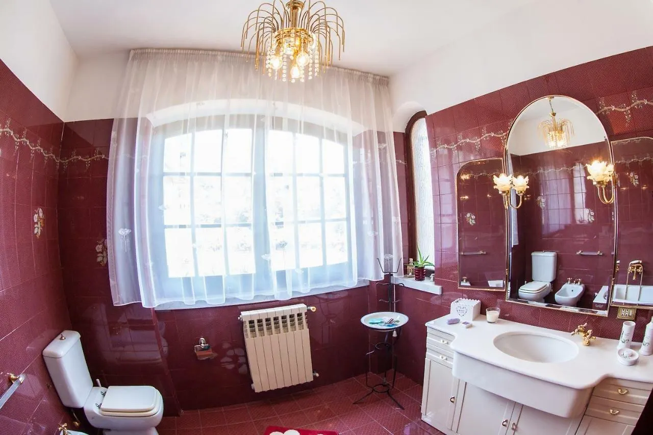 B&B Villa Anna Carrara Bed & Breakfast